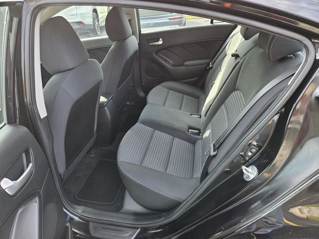 2017 Kia Forte Image 35
