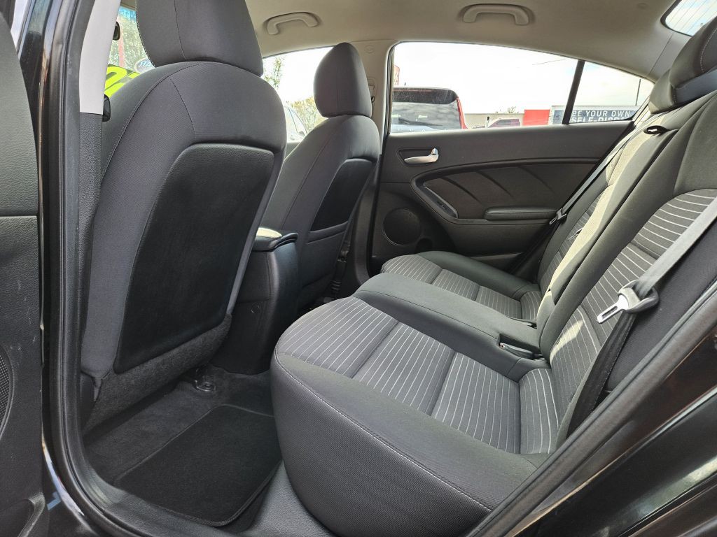 2017 Kia Forte Image 36