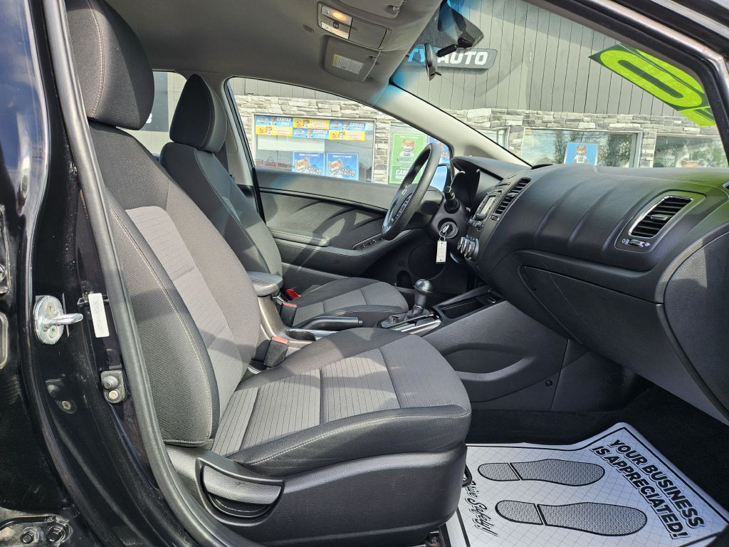 2017 Kia Forte Image 40