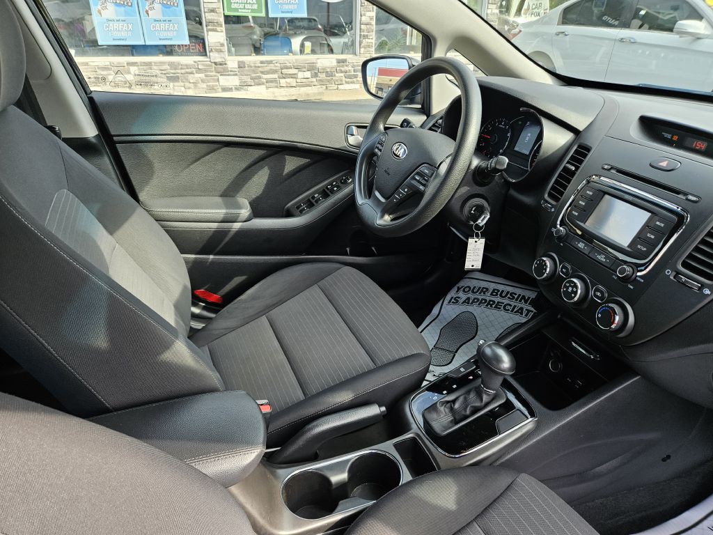 2017 Kia Forte Image 41
