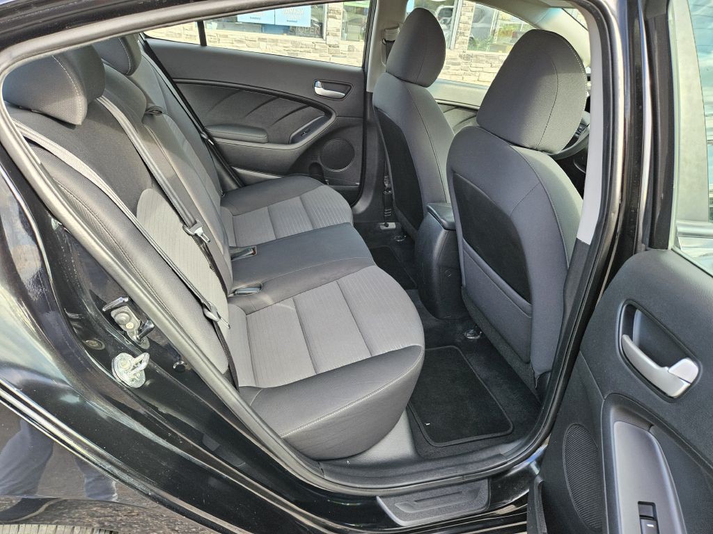 2017 Kia Forte Image 43