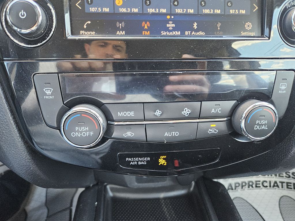 2020 Nissan Rogue Image 32