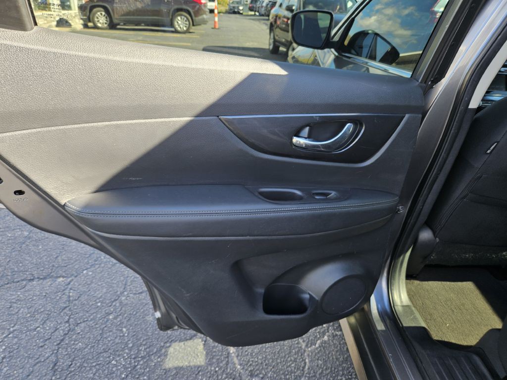 2020 Nissan Rogue Image 38