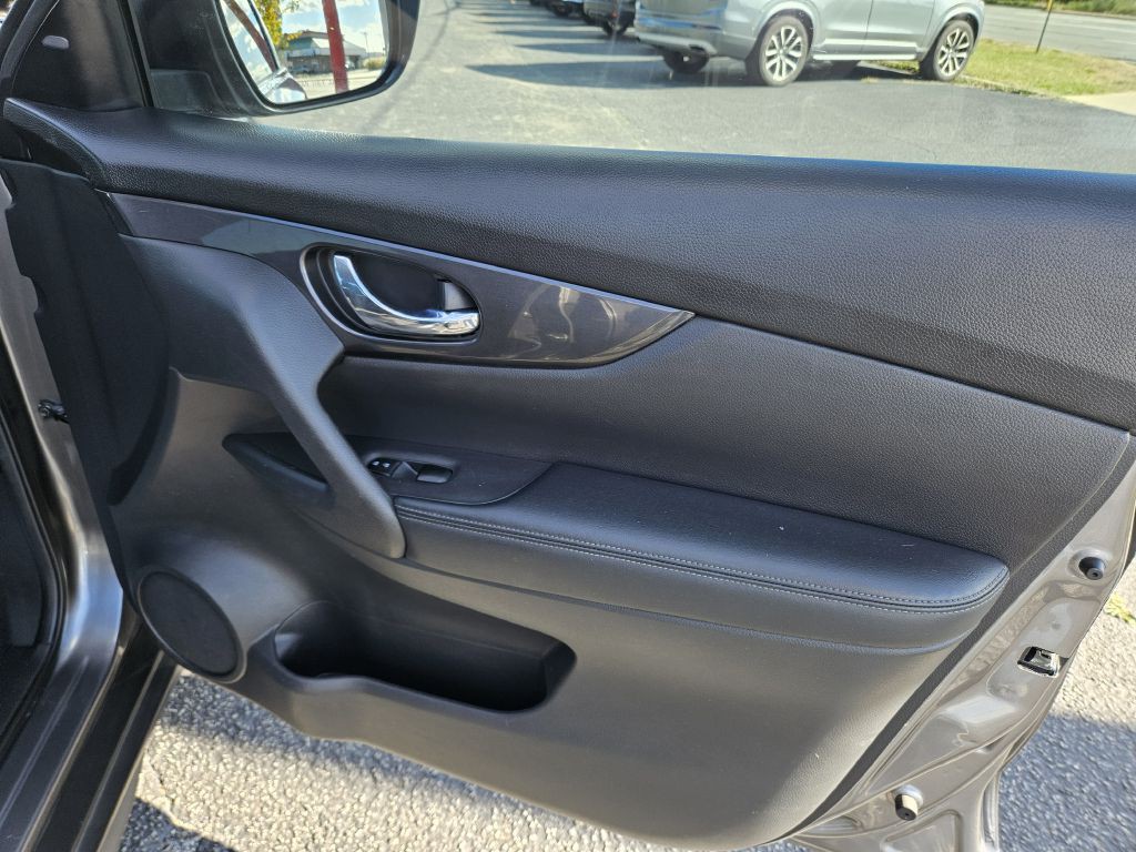 2020 Nissan Rogue Image 43