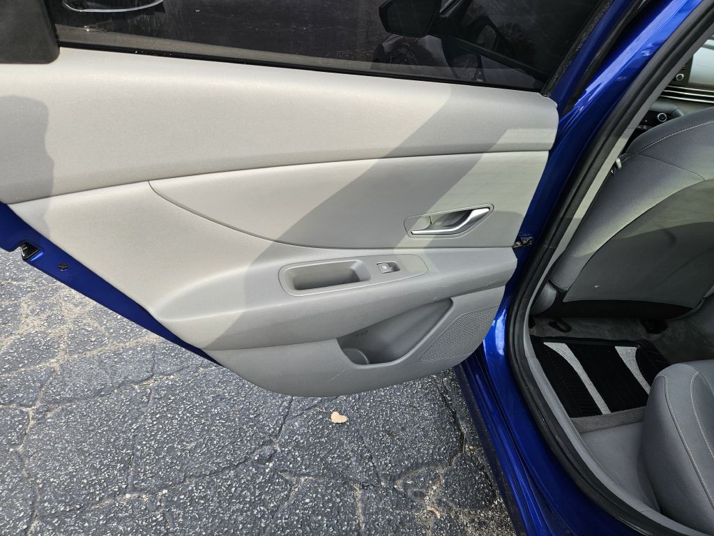 2021 Hyundai Elantra Image 36