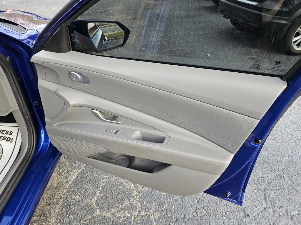 2021 Hyundai Elantra Image 40