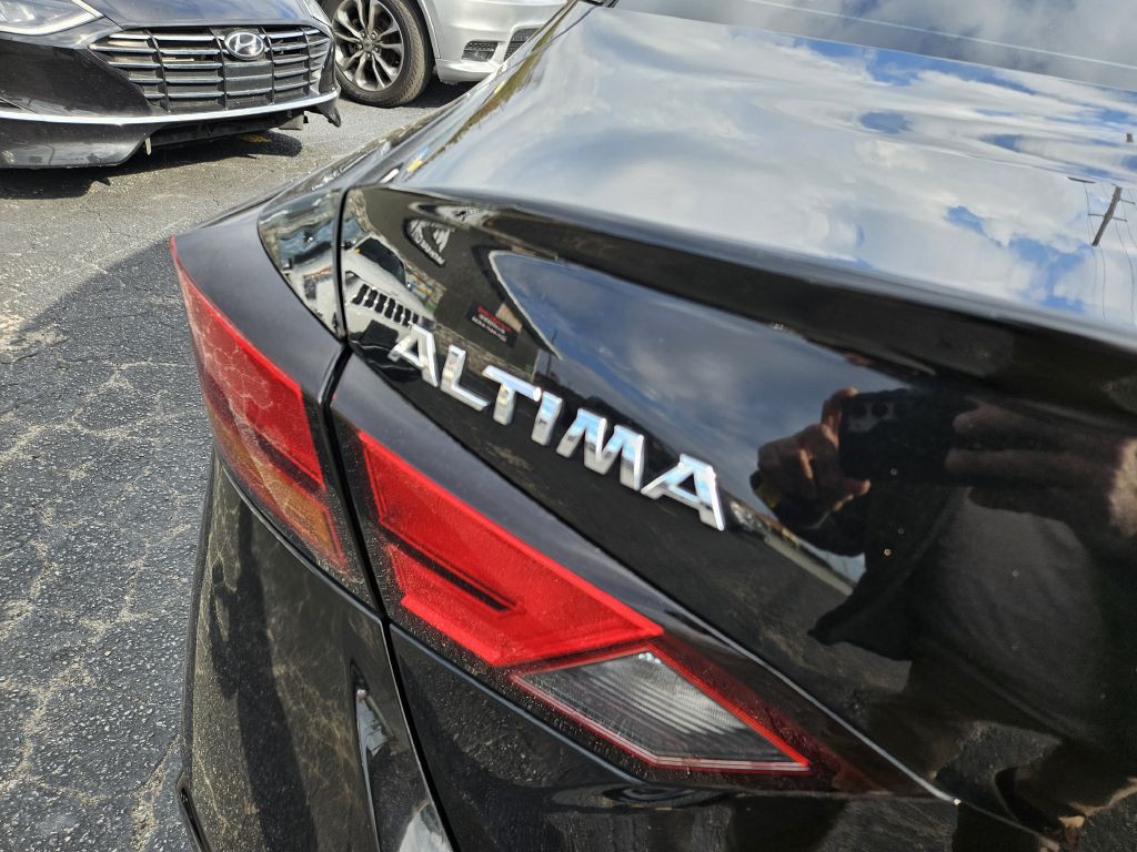 2020 Nissan Altima Image 9