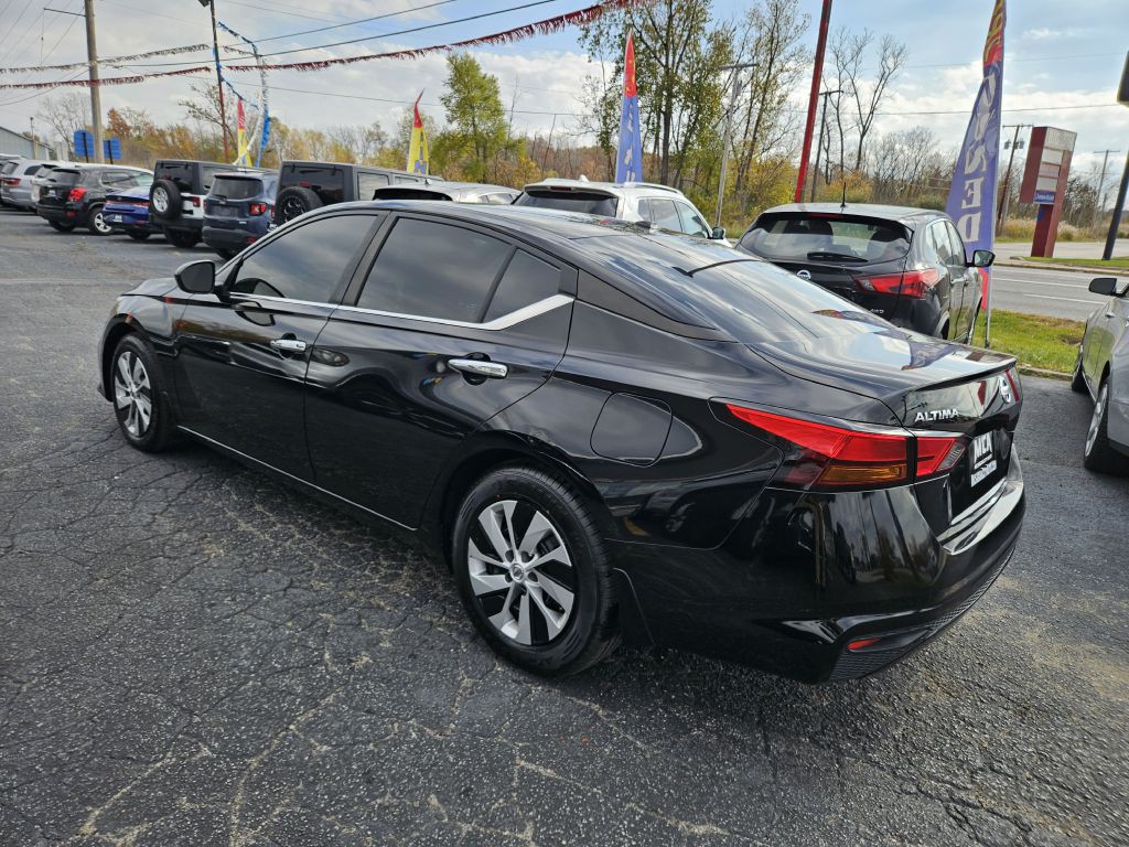 2020 Nissan Altima Image 11