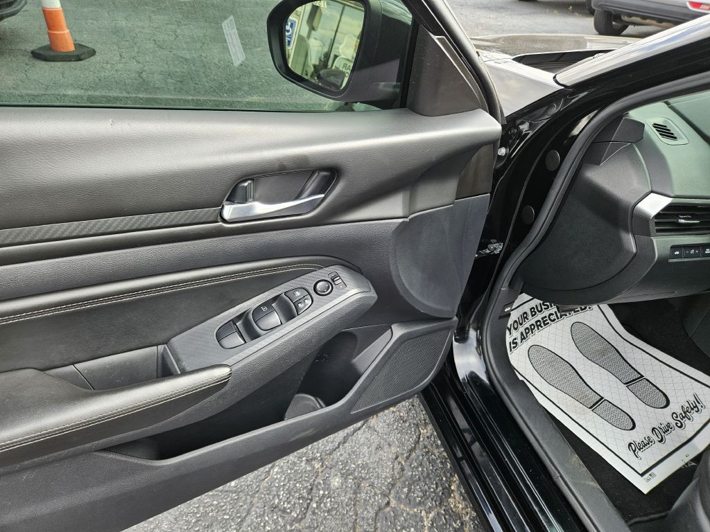 2020 Nissan Altima Image 18