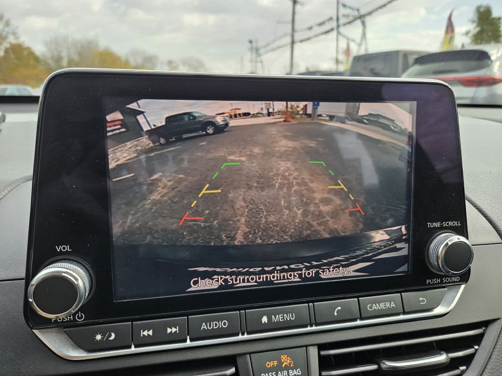 2020 Nissan Altima Image 32