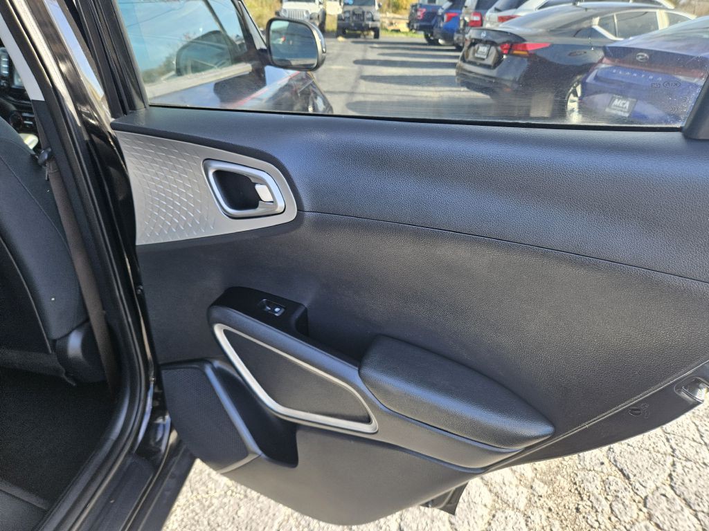 2021 Kia Soul Image 38