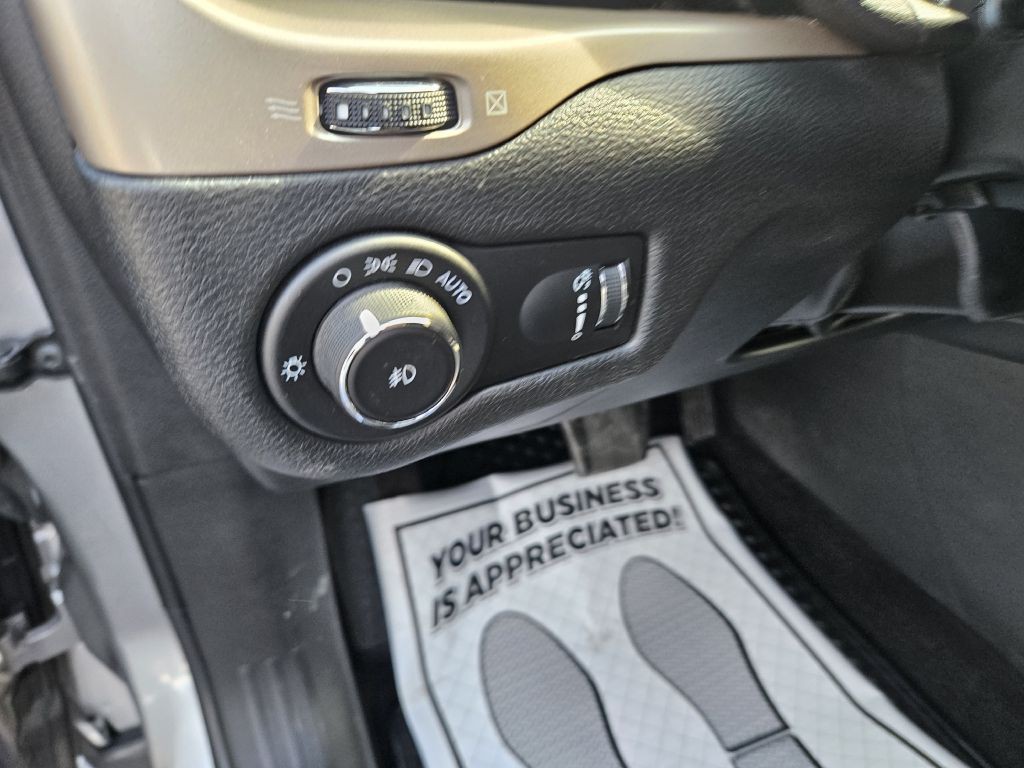 2018 Jeep Cherokee Image 25