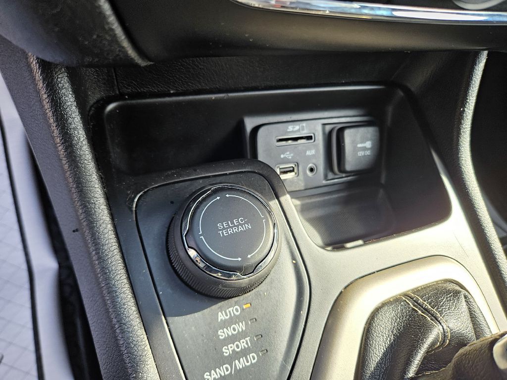 2018 Jeep Cherokee Image 32