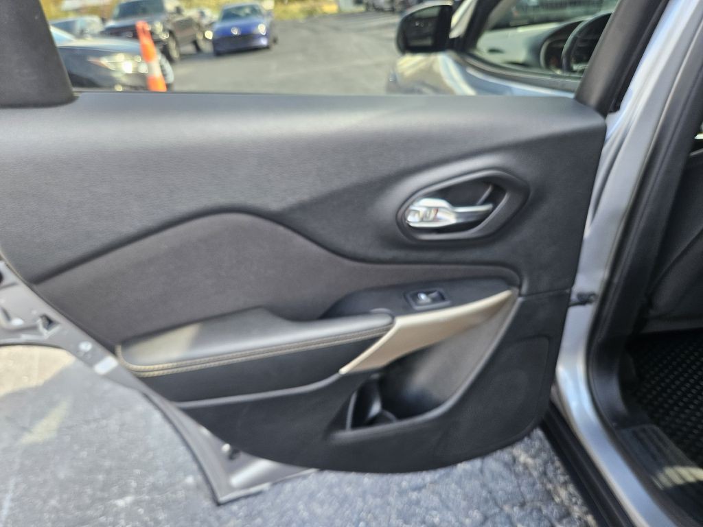 2018 Jeep Cherokee Image 35