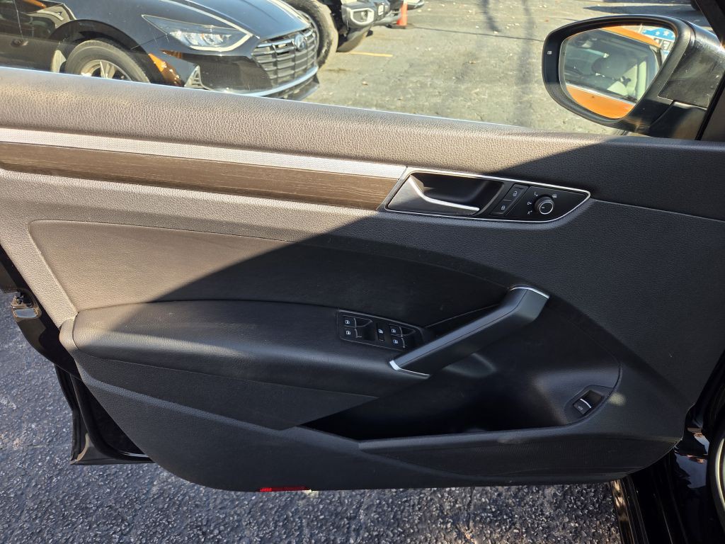 2016 Volkswagen Passat Image 19