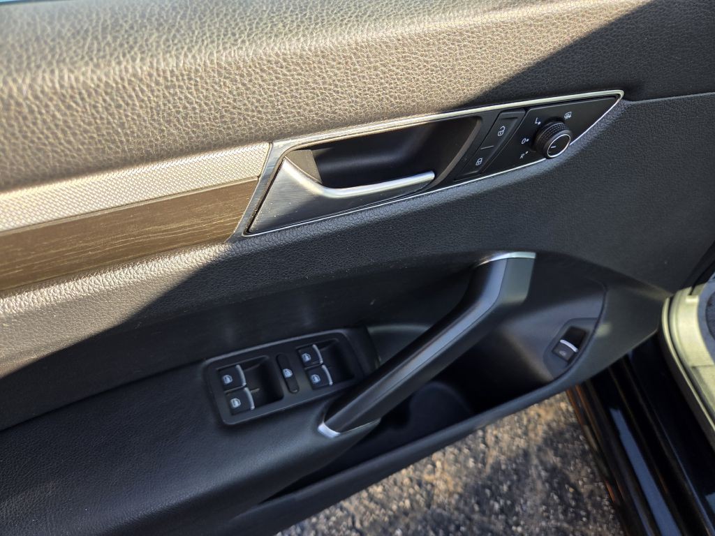2016 Volkswagen Passat Image 20