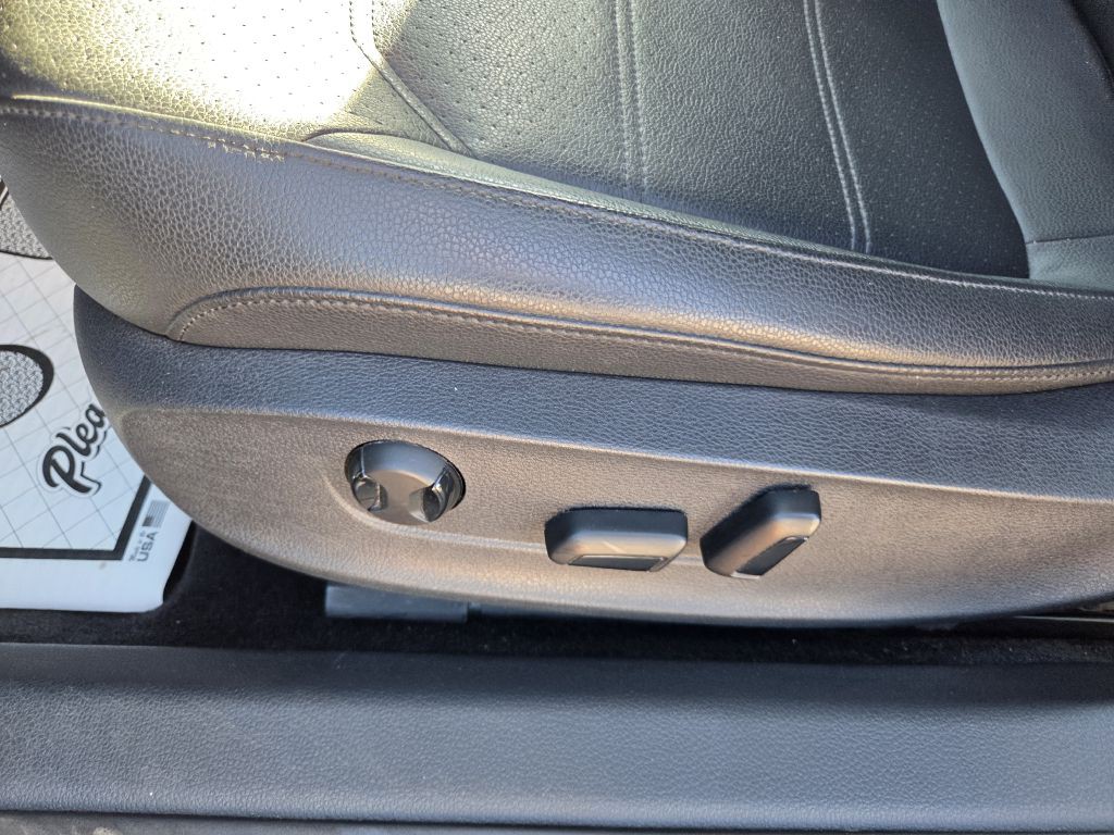 2016 Volkswagen Passat Image 21