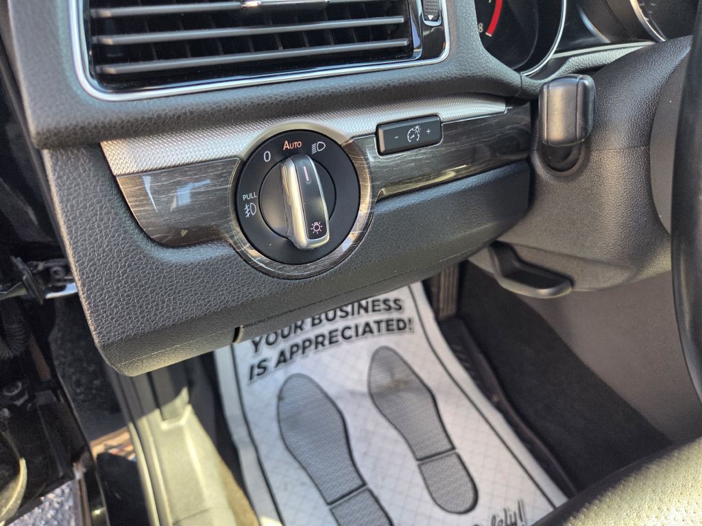 2016 Volkswagen Passat Image 24