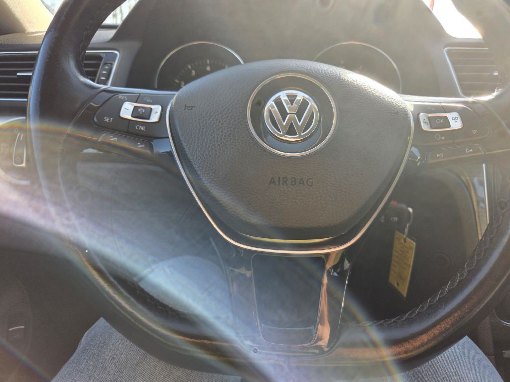 2016 Volkswagen Passat Image 26