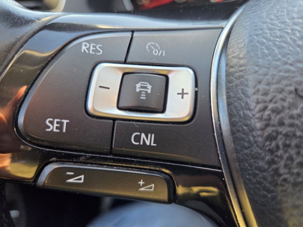 2016 Volkswagen Passat Image 27