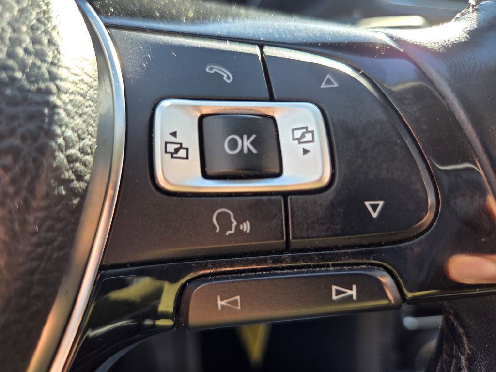 2016 Volkswagen Passat Image 28