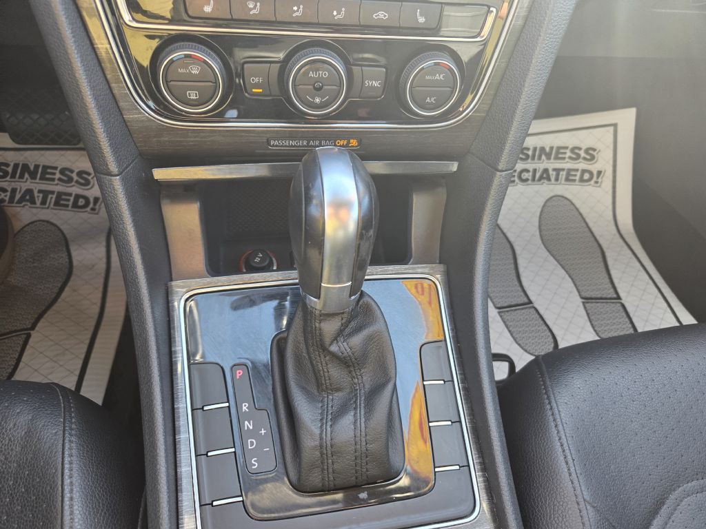2016 Volkswagen Passat Image 31