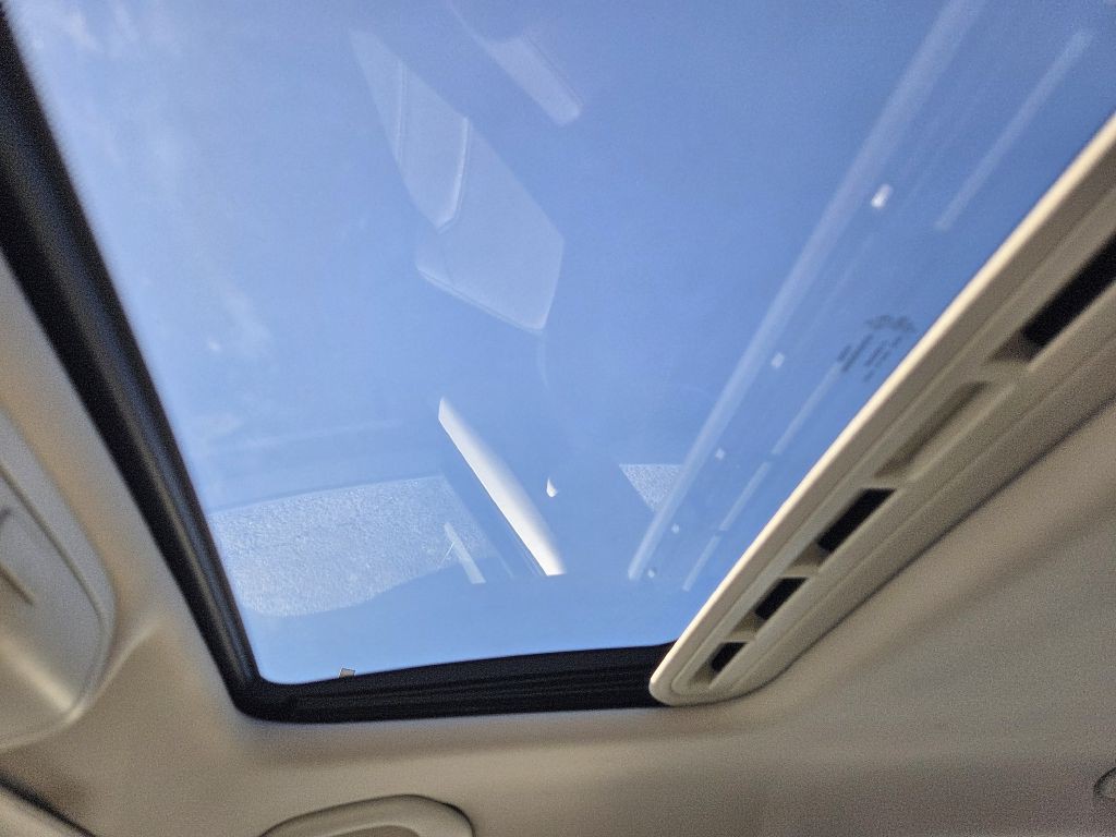 2016 Volkswagen Passat Image 36