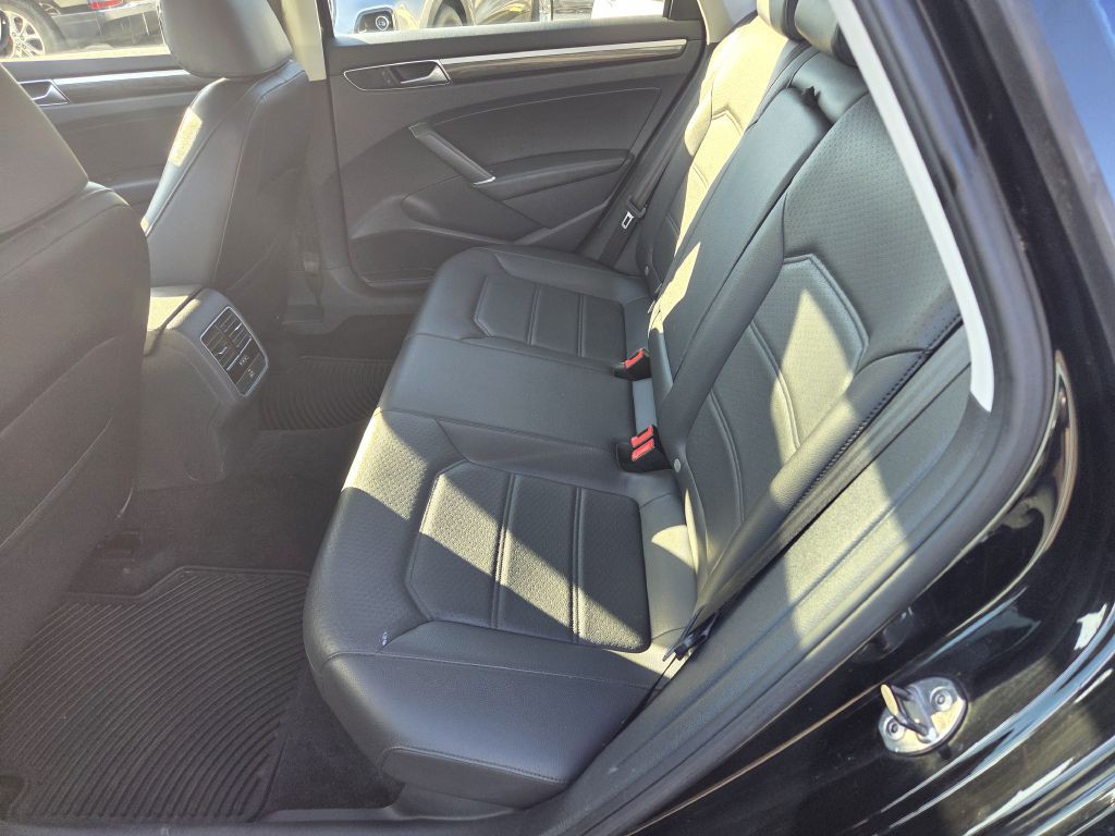 2016 Volkswagen Passat Image 38