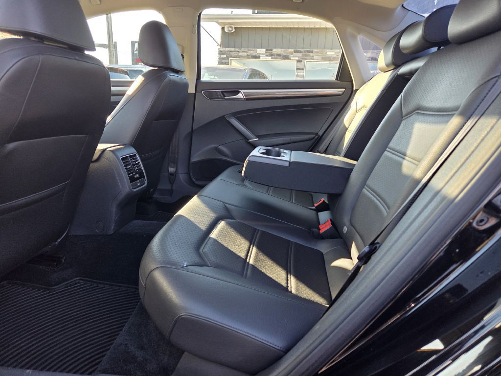 2016 Volkswagen Passat Image 39