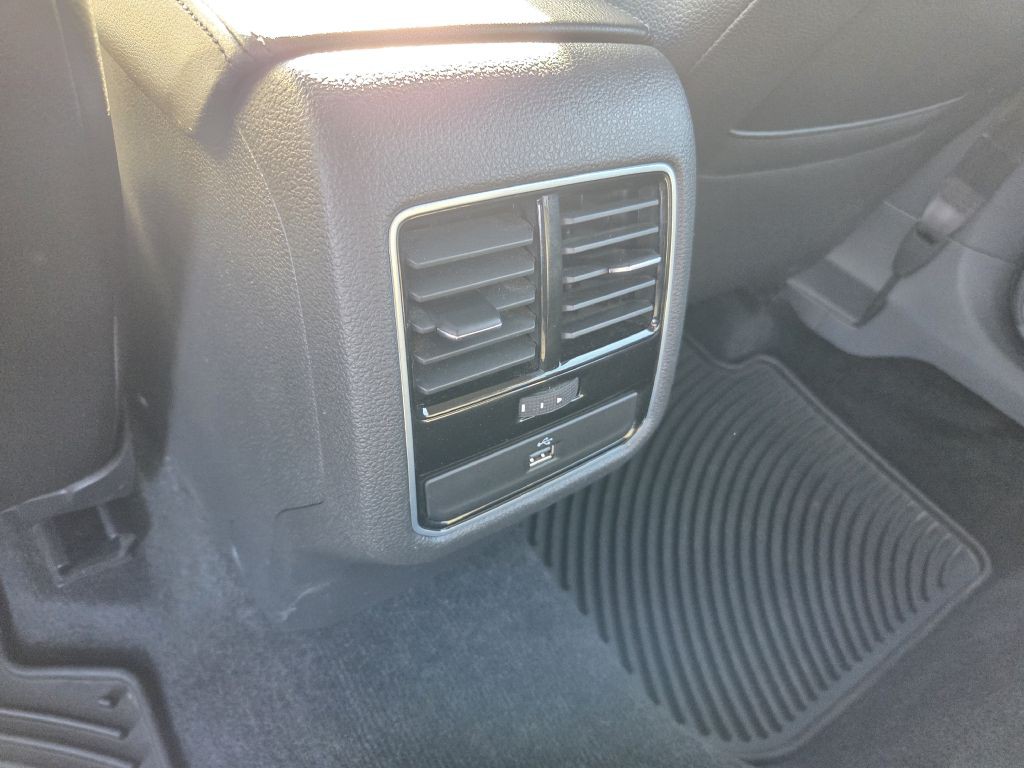 2016 Volkswagen Passat Image 40