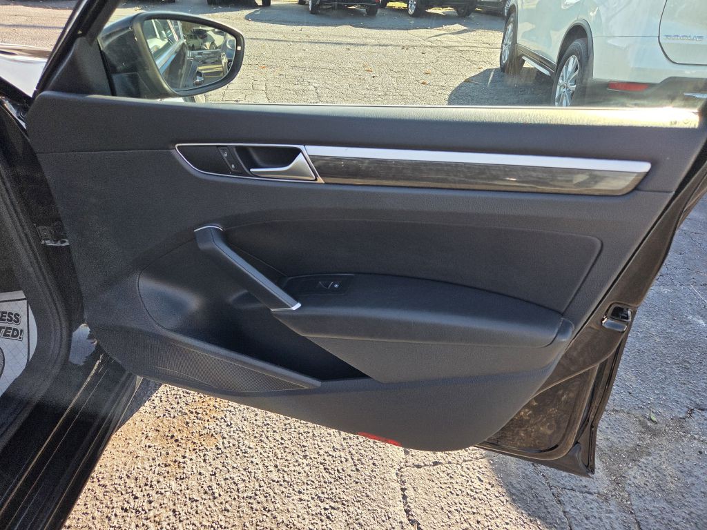 2016 Volkswagen Passat Image 42