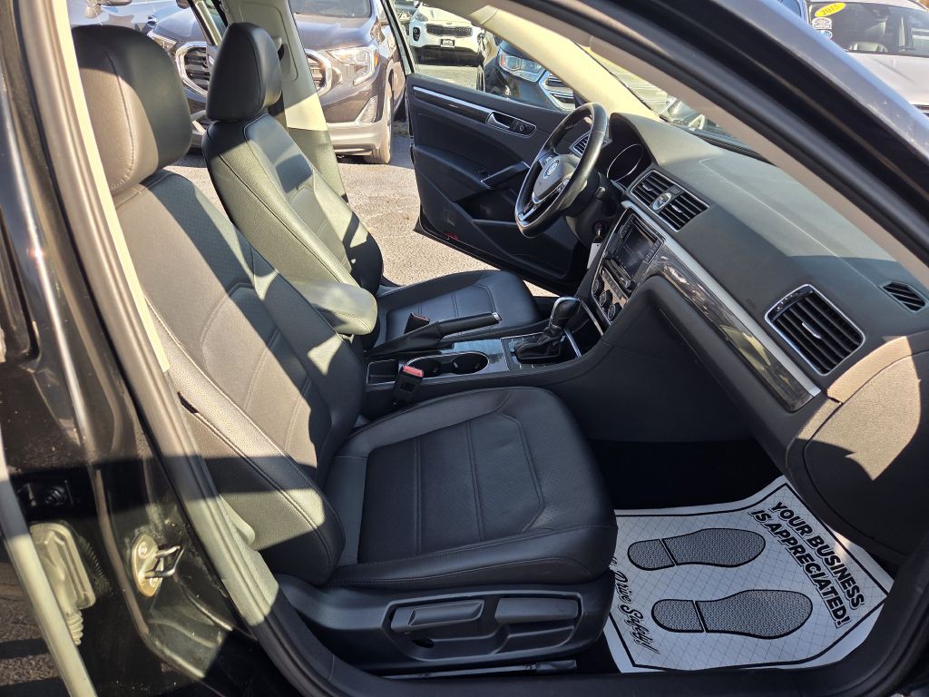 2016 Volkswagen Passat Image 43