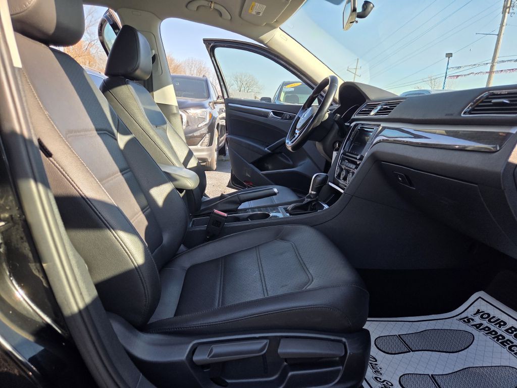 2016 Volkswagen Passat Image 44