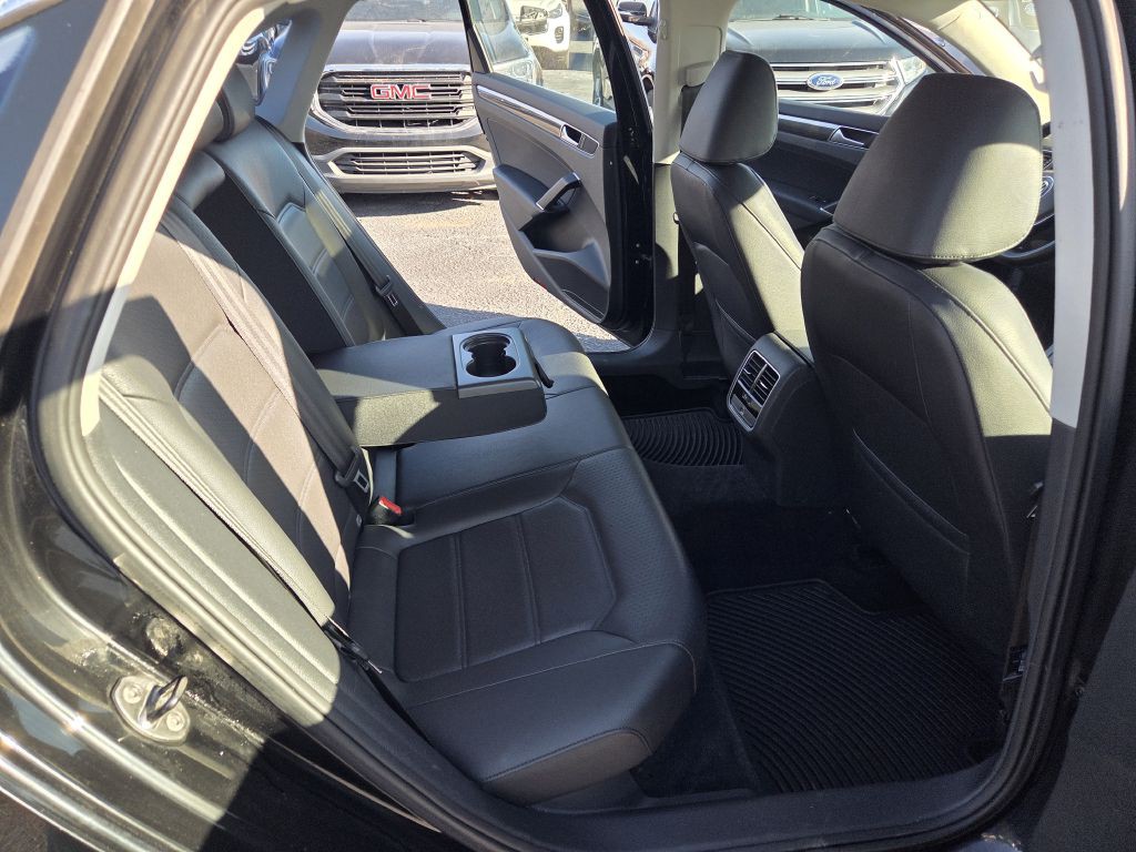 2016 Volkswagen Passat Image 47