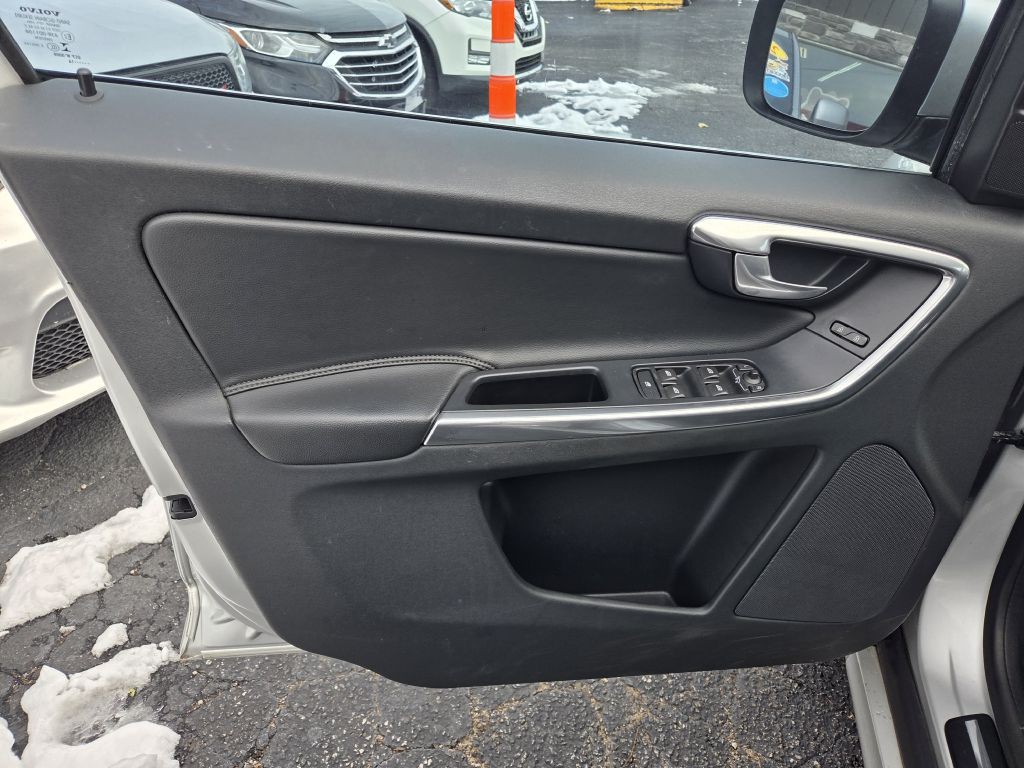 2015 Volvo XC60 Image 22