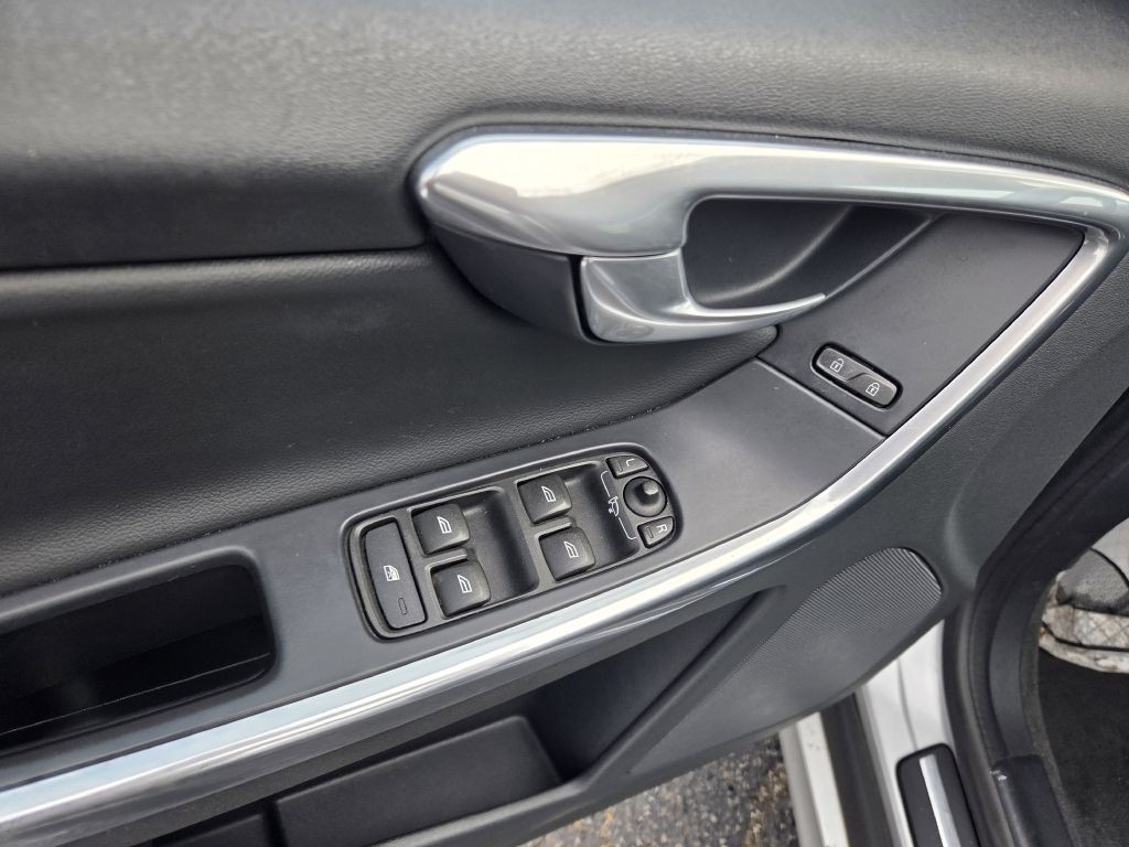 2015 Volvo XC60 Image 23