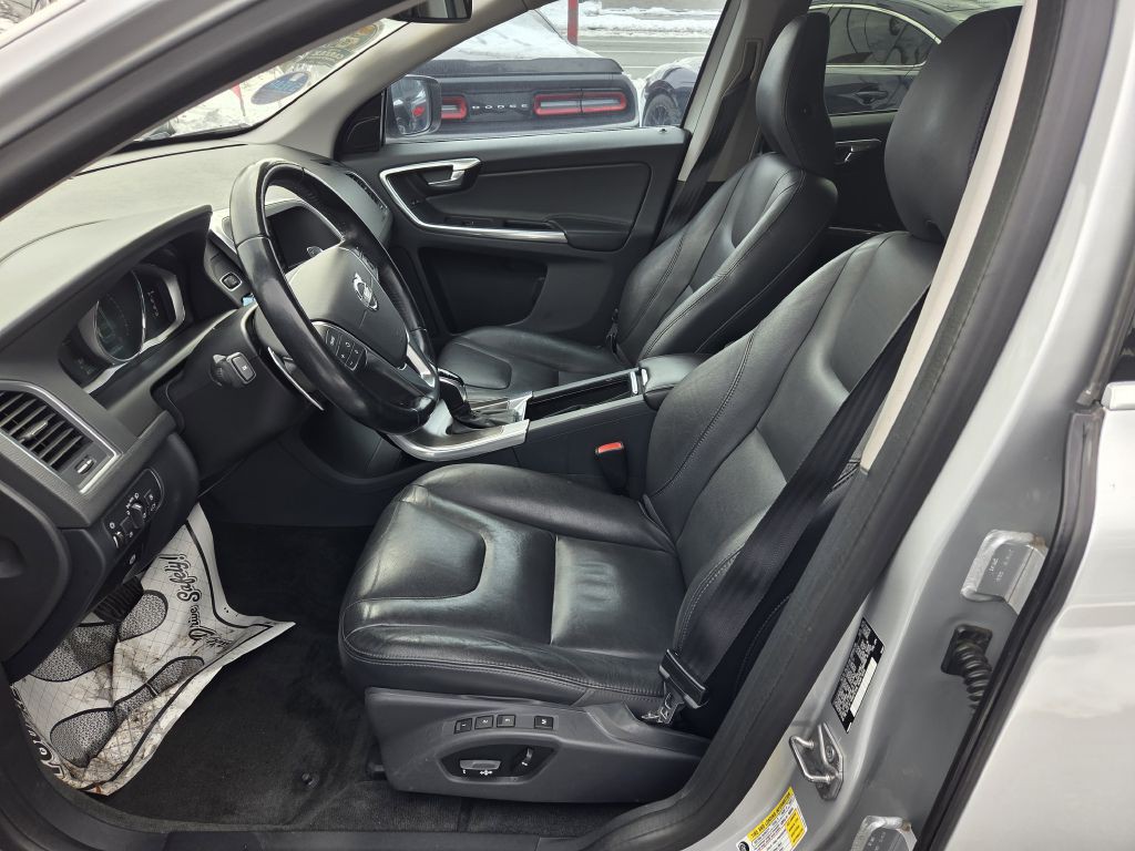 2015 Volvo XC60 Image 25