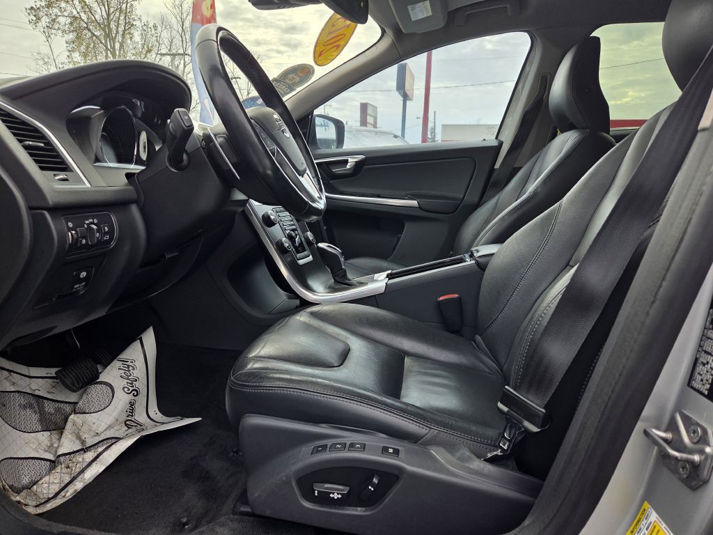 2015 Volvo XC60 Image 26