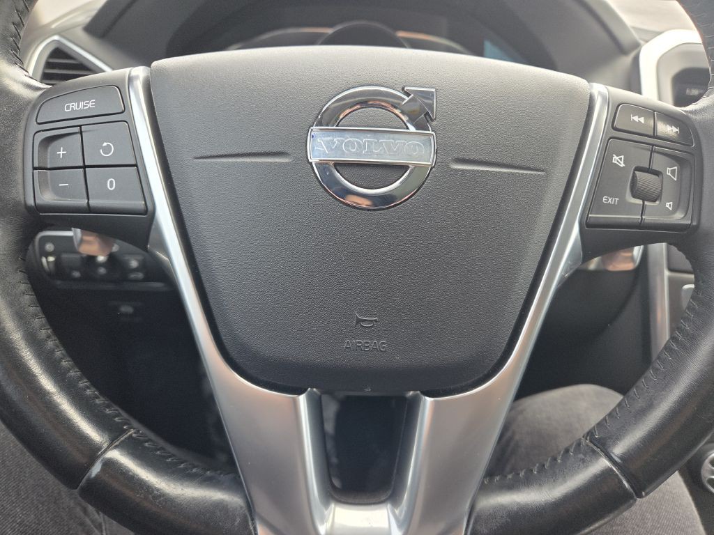 2015 Volvo XC60 Image 30