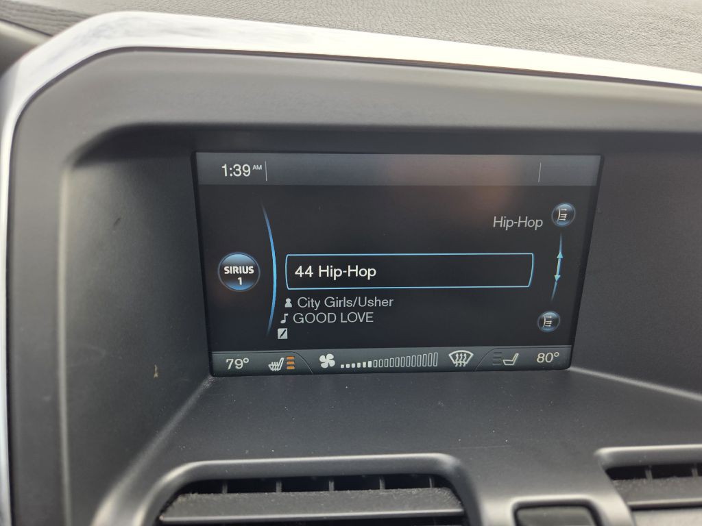 2015 Volvo XC60 Image 32