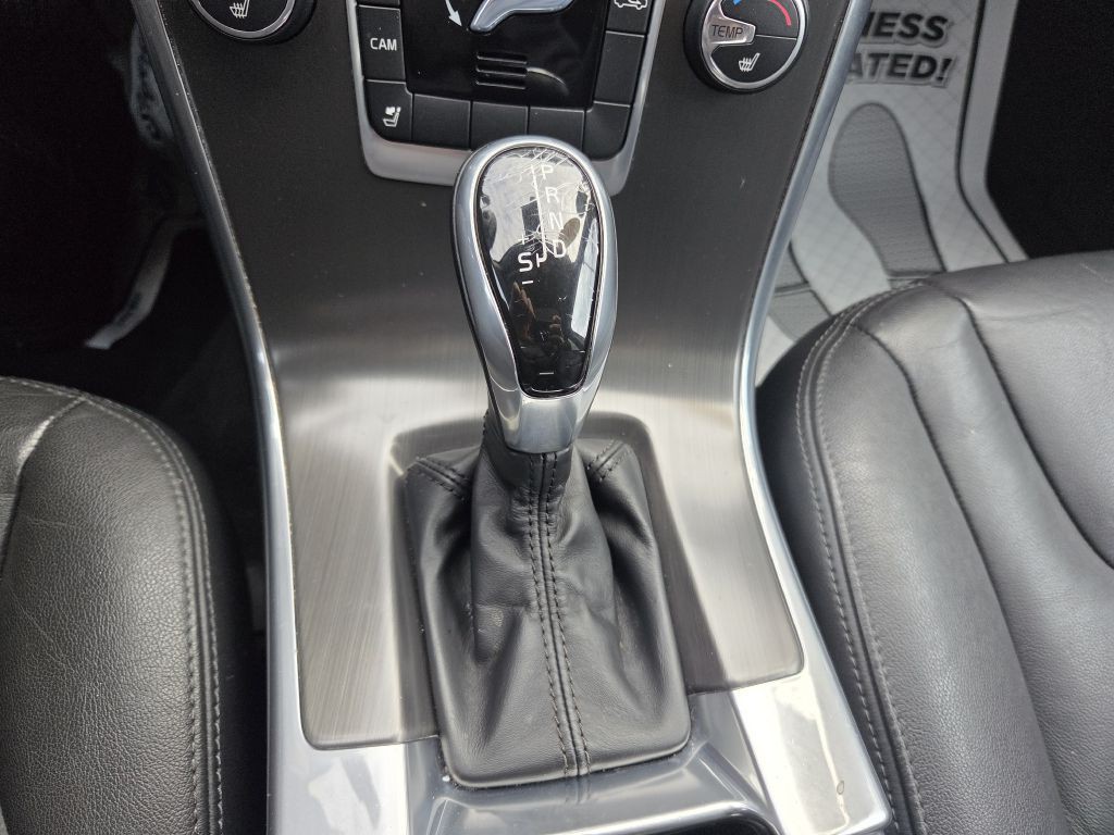 2015 Volvo XC60 Image 34