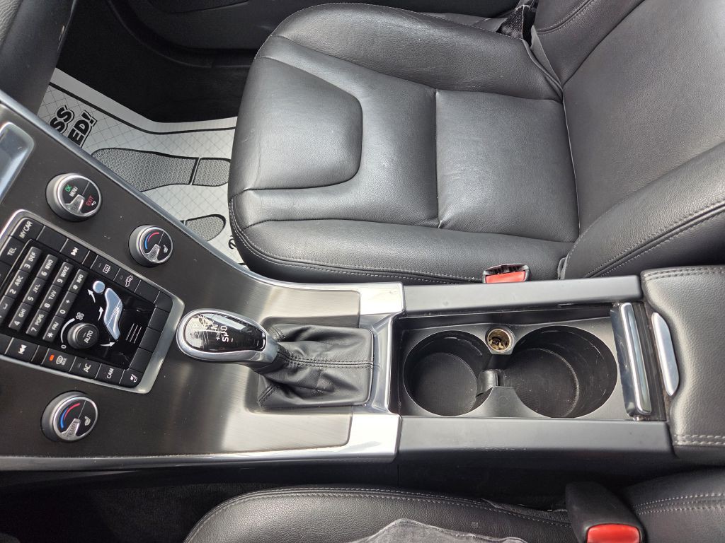 2015 Volvo XC60 Image 35