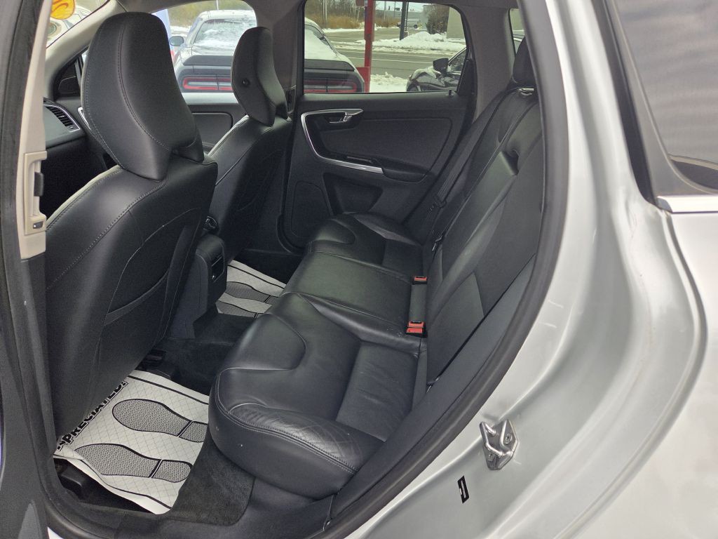 2015 Volvo XC60 Image 41
