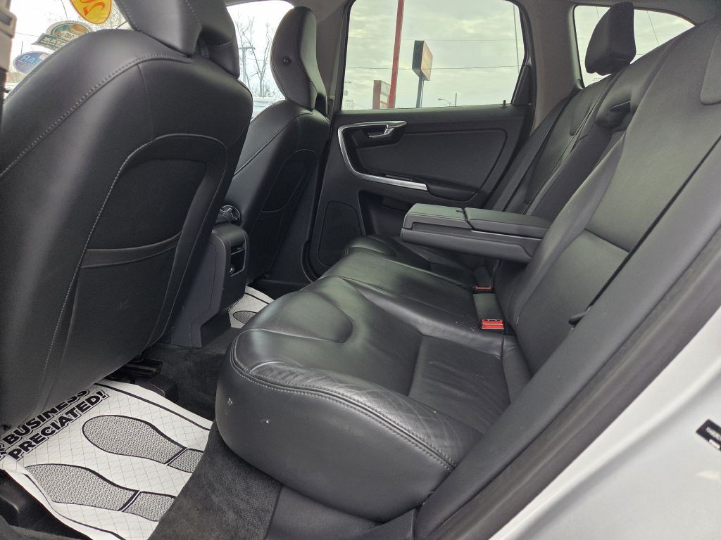 2015 Volvo XC60 Image 42