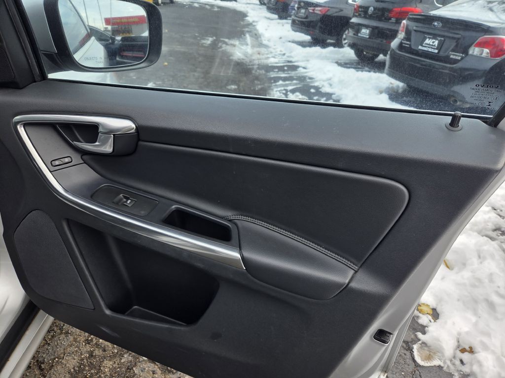 2015 Volvo XC60 Image 45