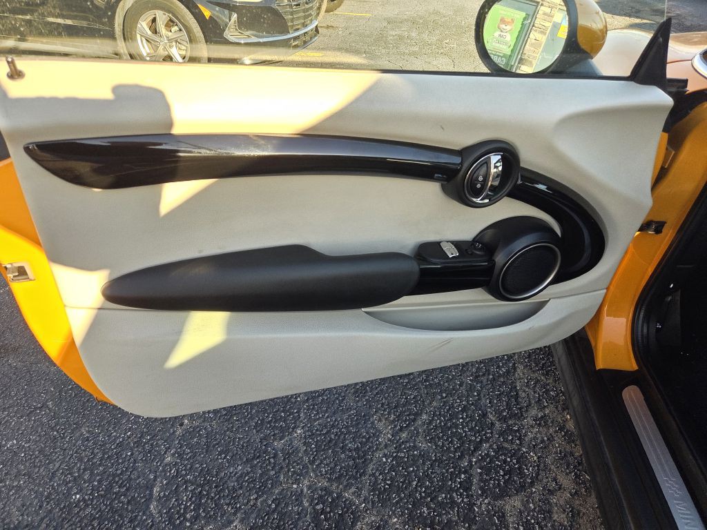 2014 MINI Cooper Image 19