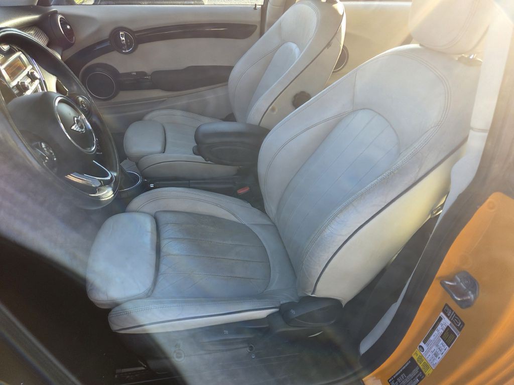 2014 MINI Cooper Image 21