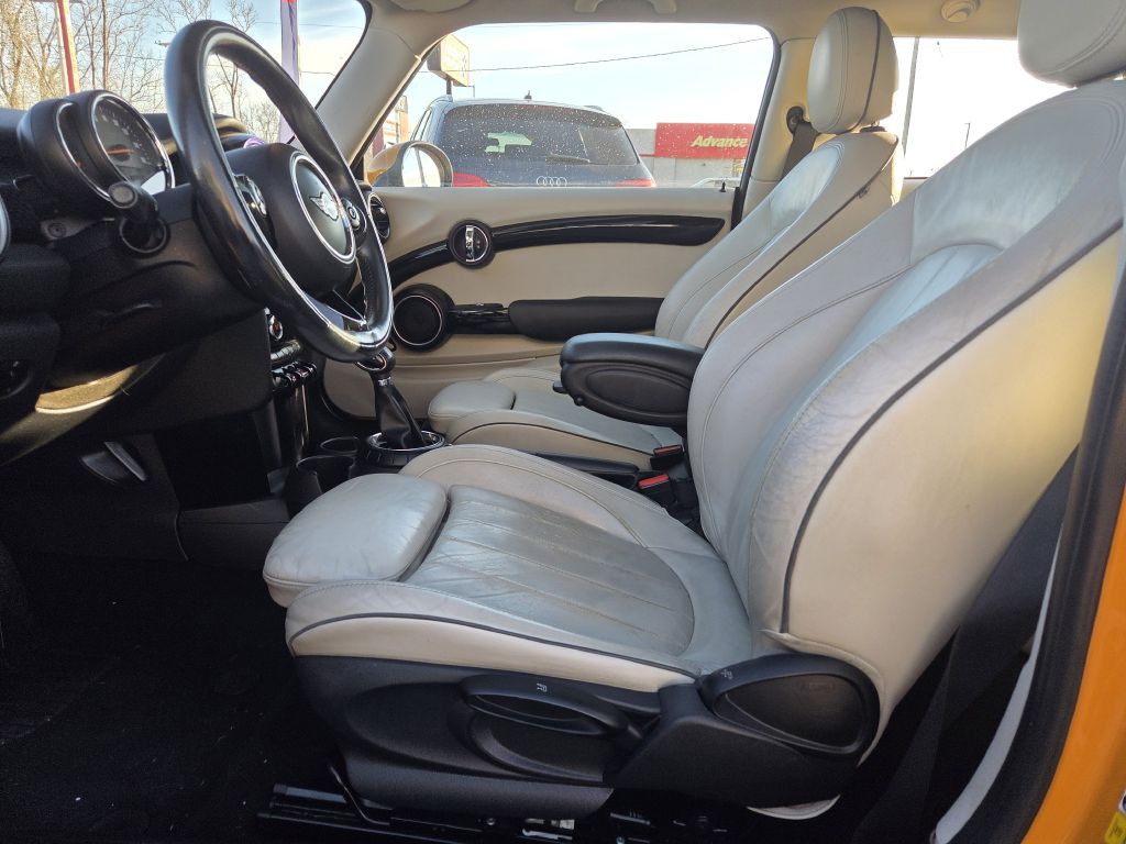 2014 MINI Cooper Image 22