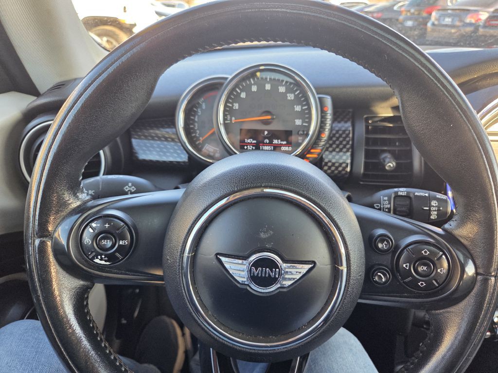 2014 MINI Cooper Image 25