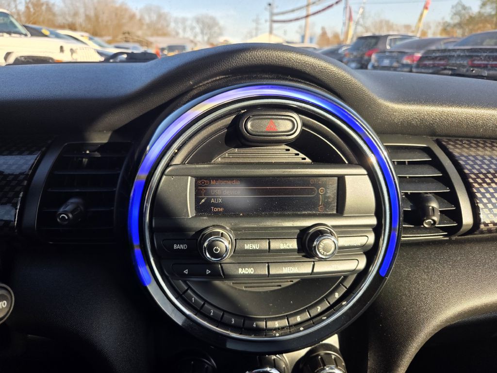 2014 MINI Cooper Image 26